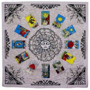 Paño para Lectura del Tarot con diseño del Árbol de la Vida y cartas.