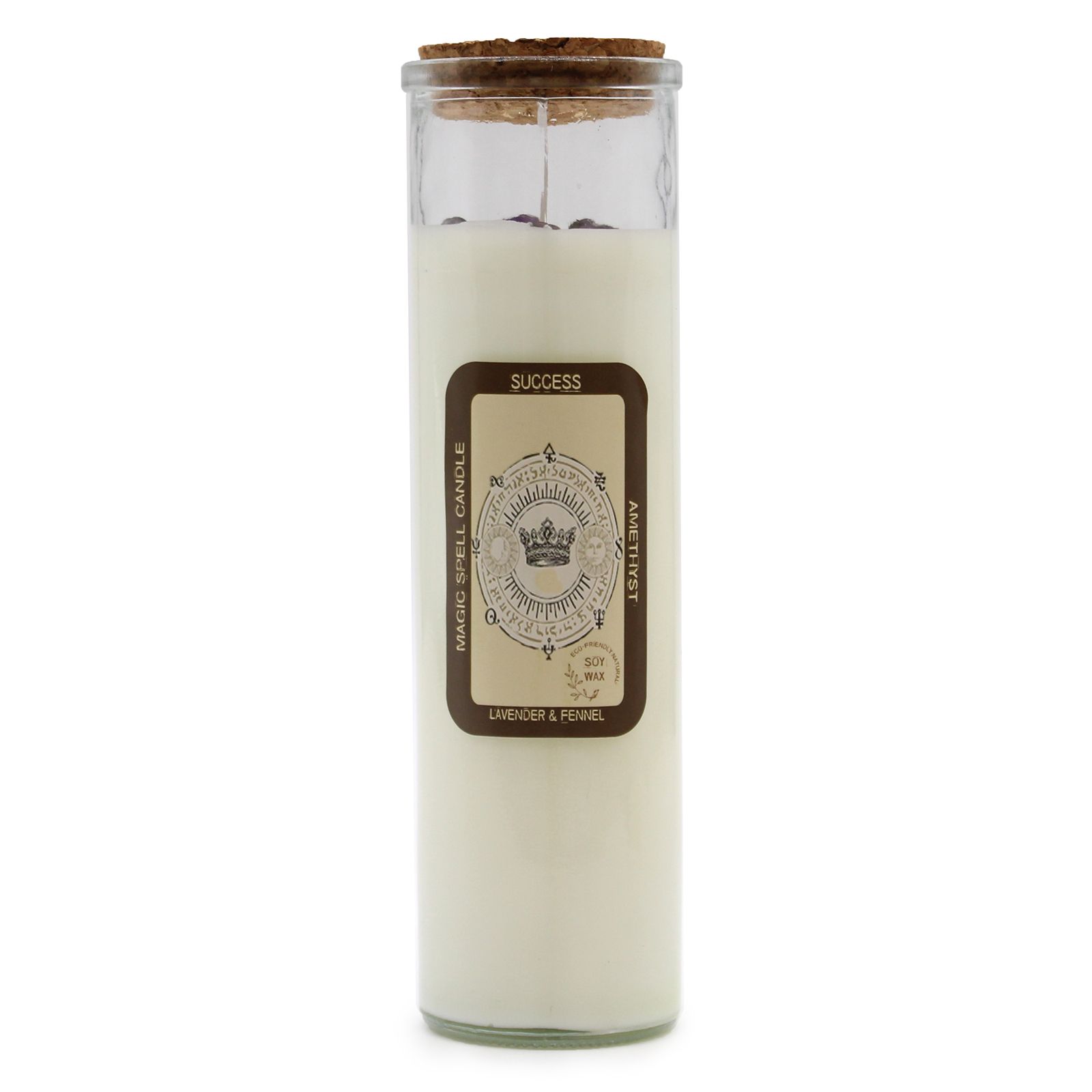 Vela blanca en frasco de cristal con símbolos místicos, etiqueta elegante y tapón de corcho.