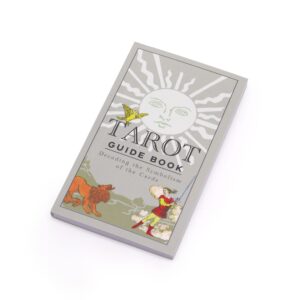Tarot Guide Book con ilustraciones místicas y simbólicas