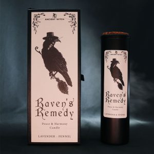 Vela Remedio de los Cuervos con diseño de cuervo en envase elegante.