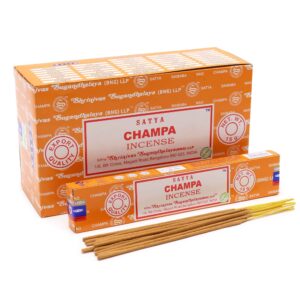 Caja y varillas de incienso Satya Champa en empaque naranja.