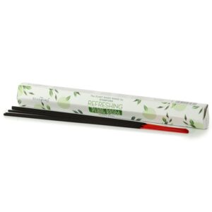 Varitas de incienso refrescante a base de plantas, diseño elegante con motivos de hojas verdes.