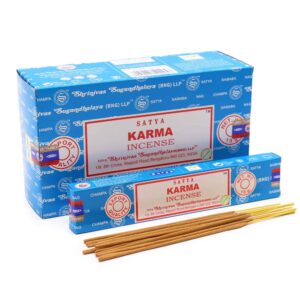 Varillas de Incienso Satya Karma en empaque azul con varillas marrón