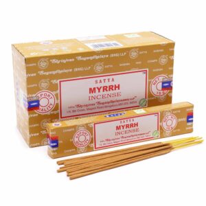 Imagen del Incienso Satya Sticks 15g - Mirra con empaque dorado.